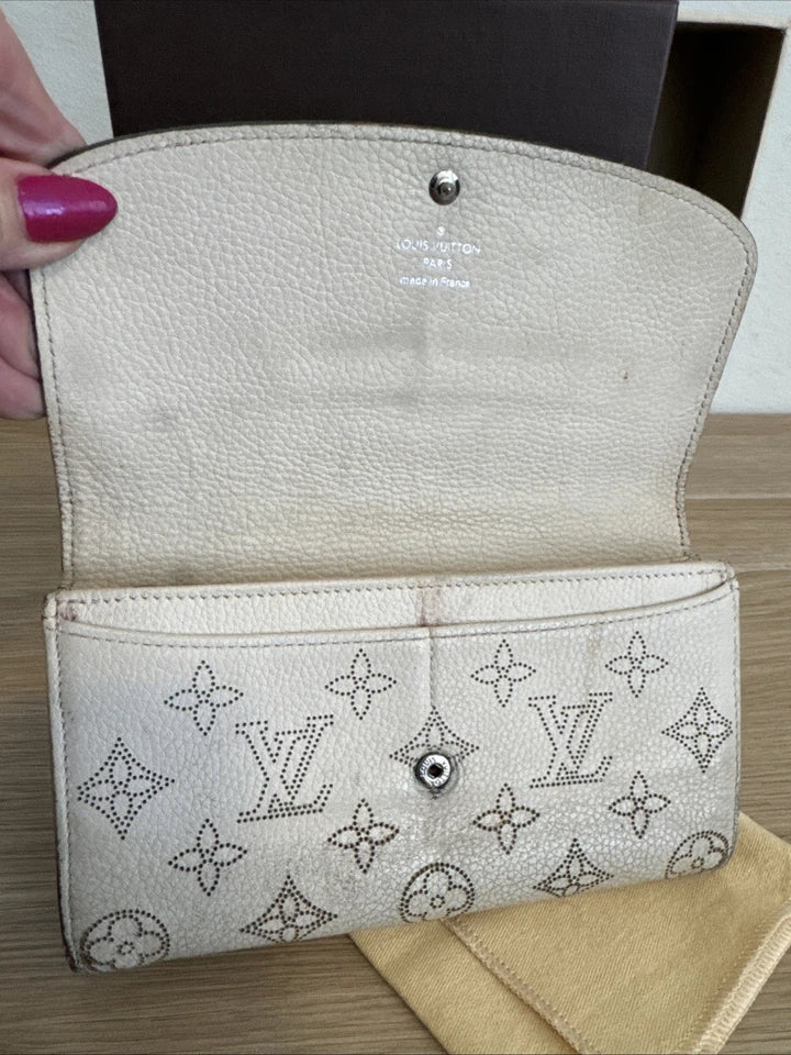 Louis Vuitton Mahina Iris Portefeuille Perforated Leather Ivory Continental Wall